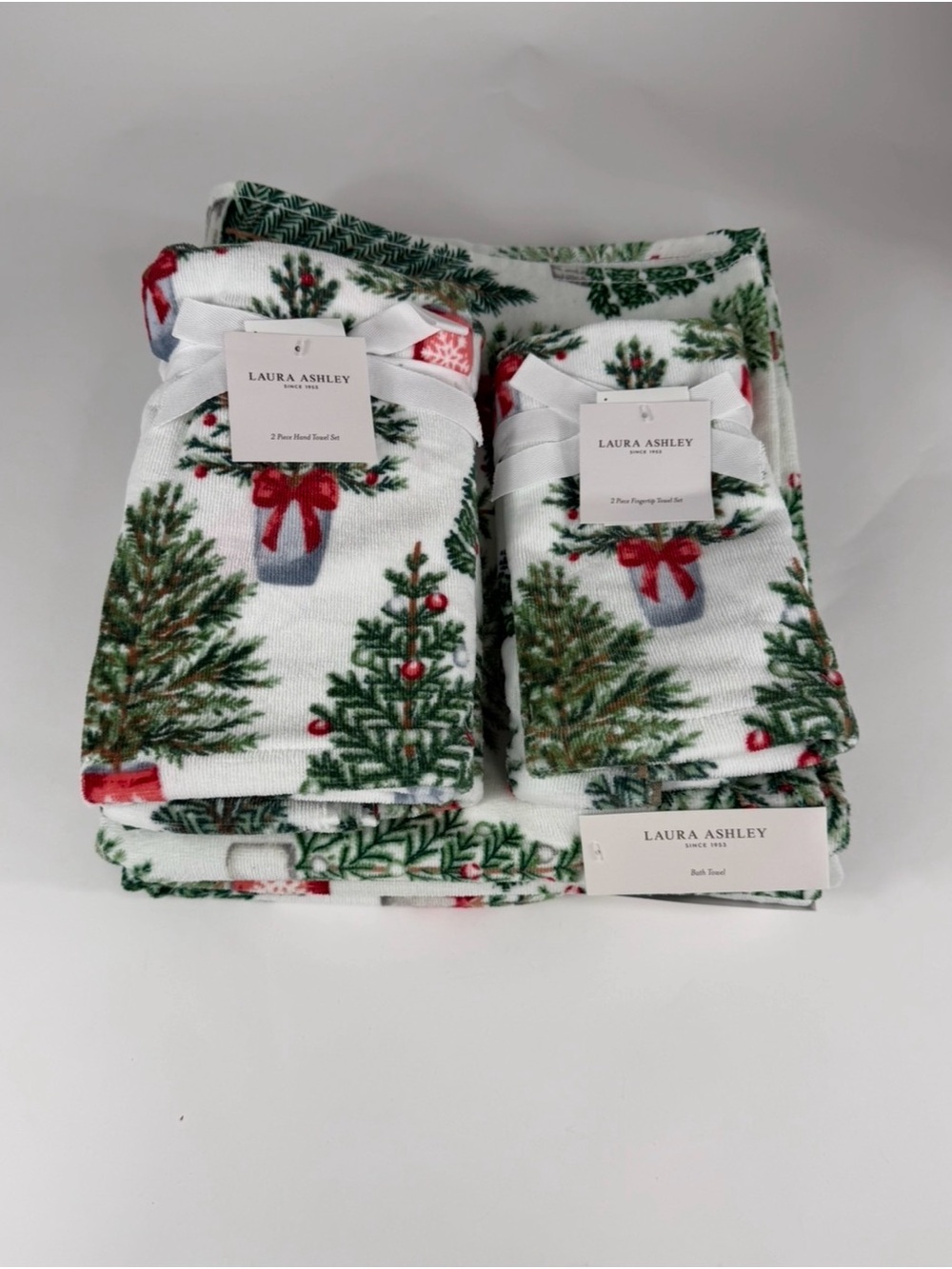 5 PC Laura Ashley Christmas Tree and Red Bow Towel Set - Picture 4 of 16